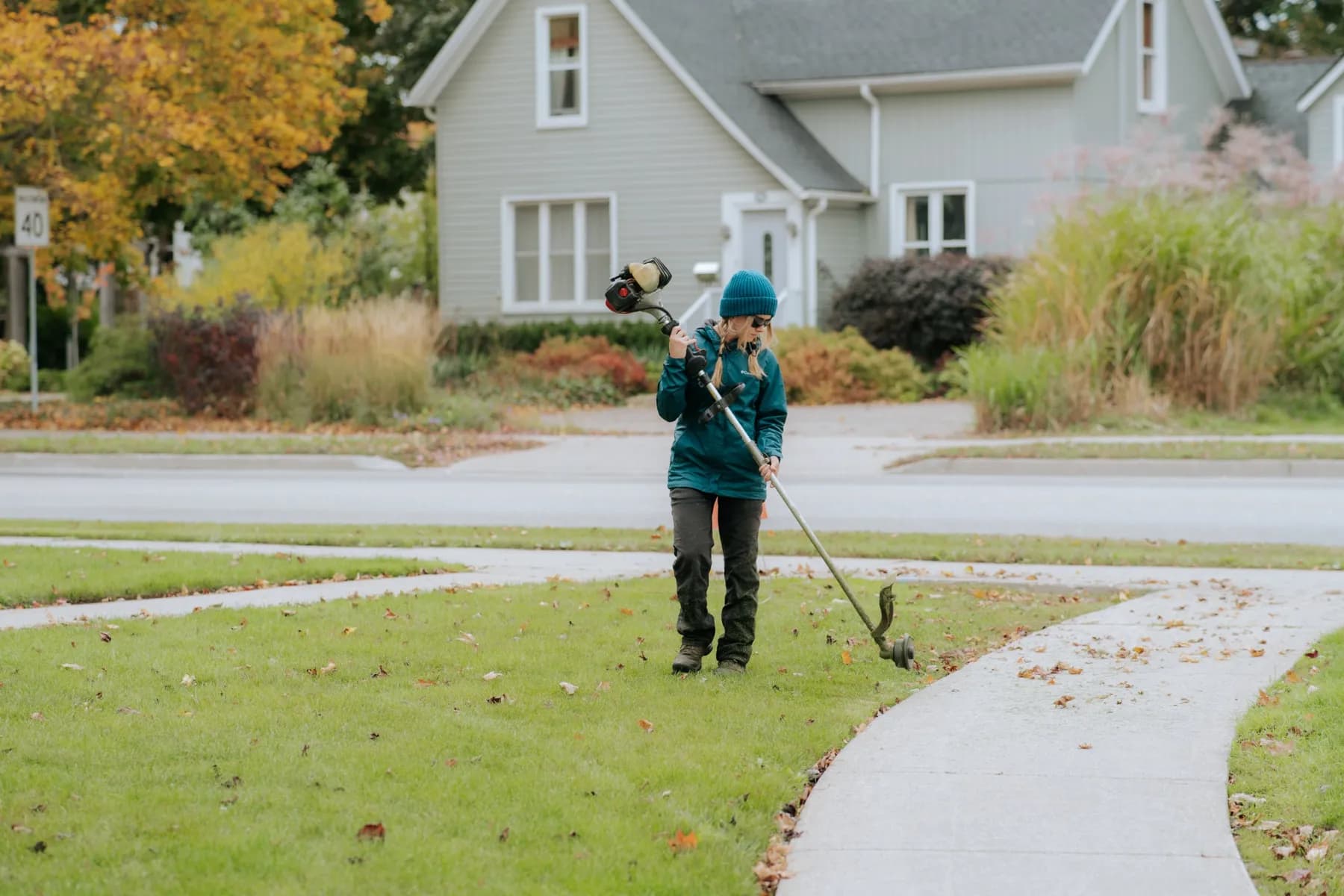Trimming and edging, Elmira by TLR Landscaping